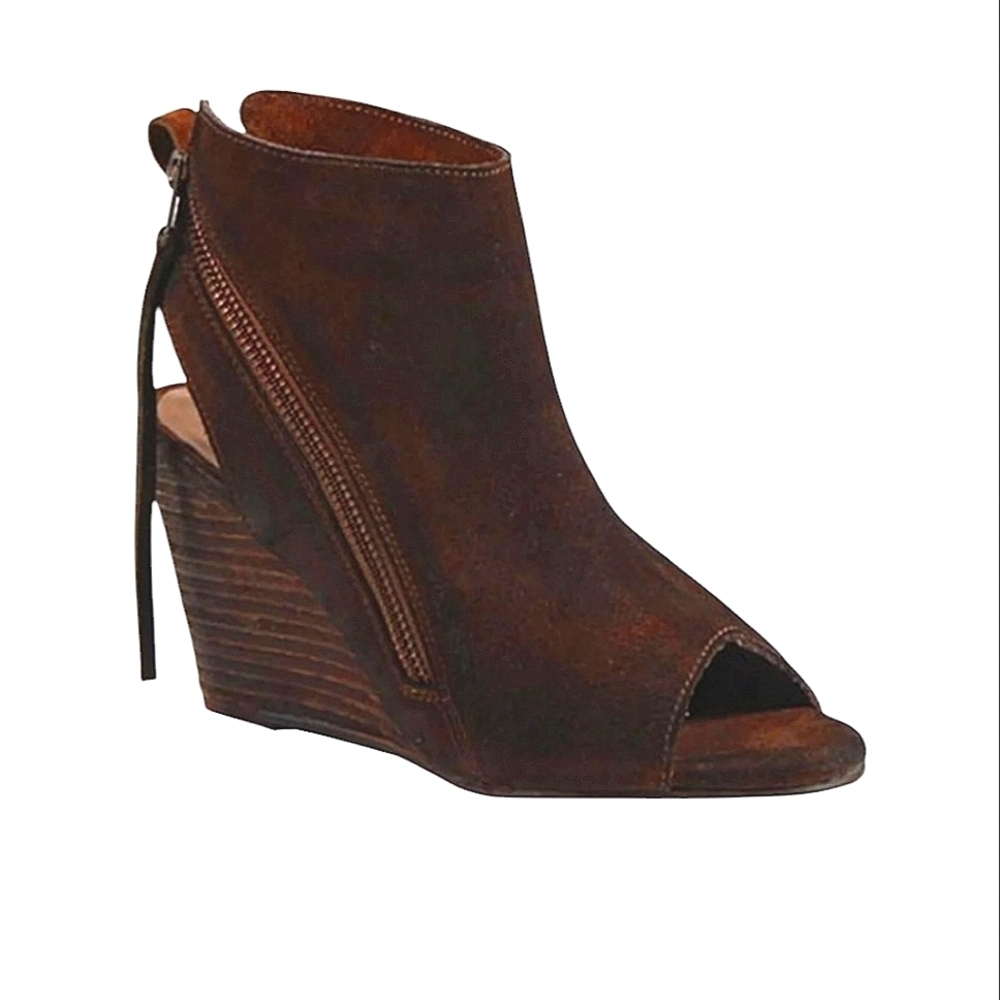 DIBA In Between wedge leather heel in  CHESTNUT. Size 6
